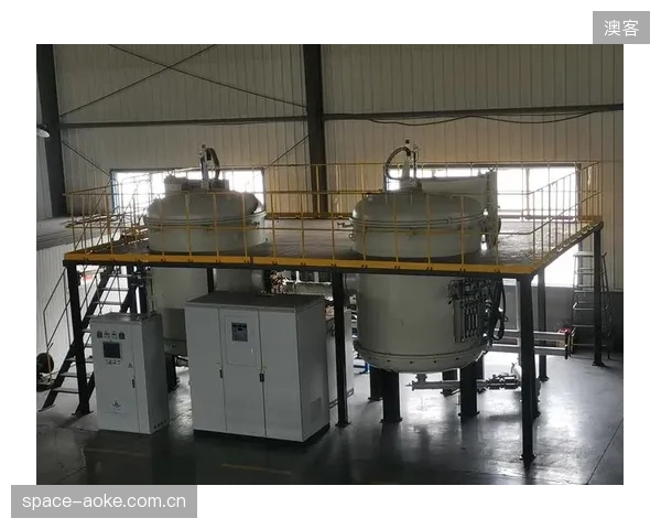 可耐受300℃瞬时高温，CVD涂层为伸缩看台钢框架在极端消防场景下提供了额外的结构稳定时间